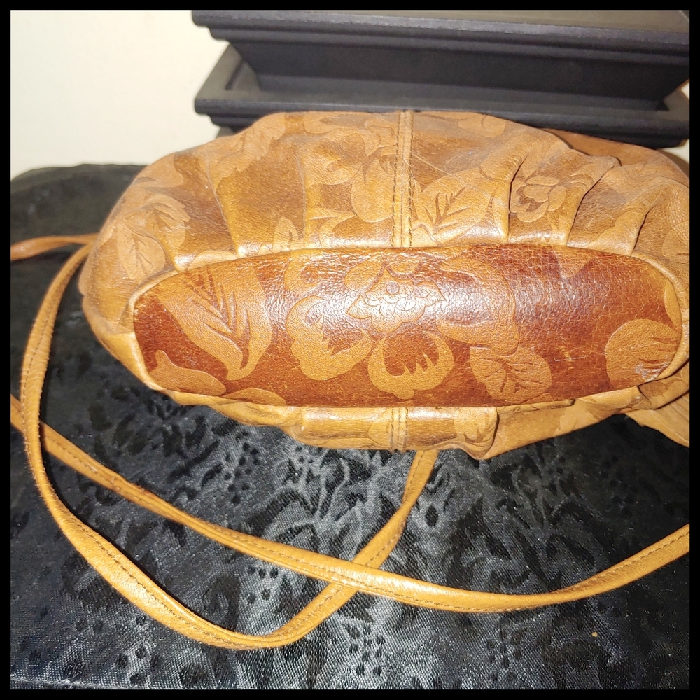 Leather Floral Embossed Purse - Picture 3 of 6